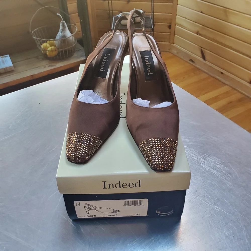 Like new Indeed Saturn Style Bronze‎ Slingback Heel